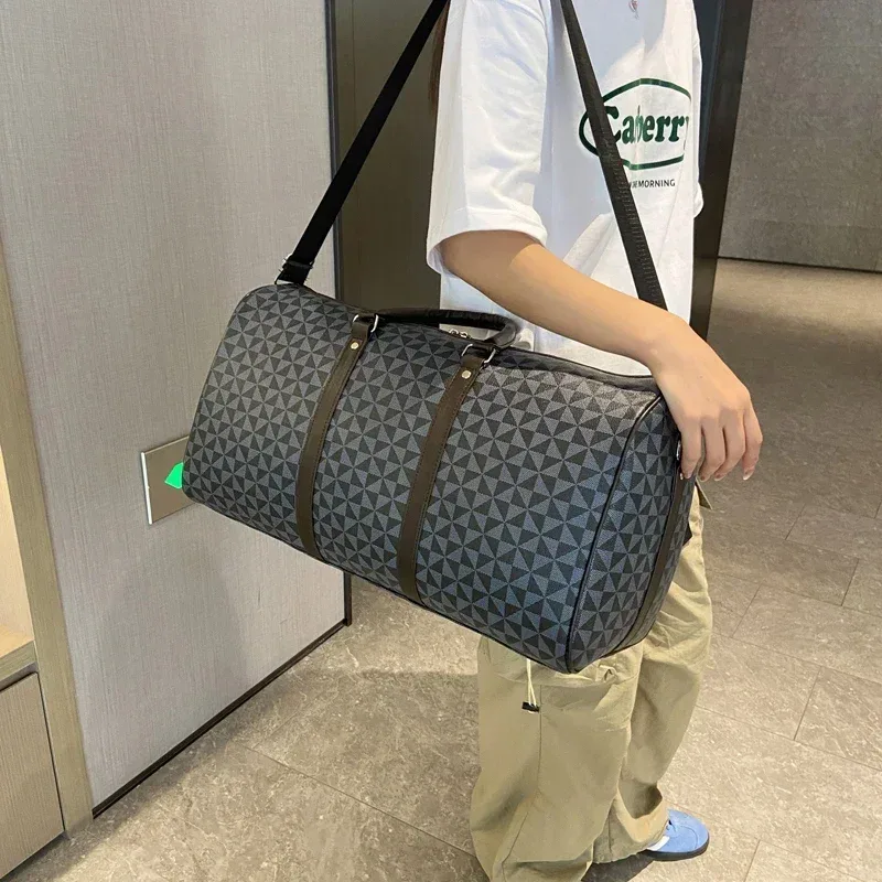 sacs de voyage rétro géométriques exquis en pu pour femmes, sacs de voyage de grande capacité, sacs à bandoulière classiques de haute qualité aux couleurs assorties, 2026