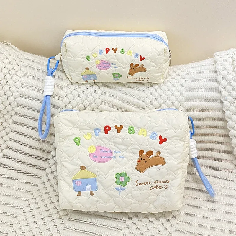 Sac à cosmétiques brodé de dessin animé pour femmes, polyester doux, courtepointe, lavage de maquillage féminin, sacs de rangement, poignée, étui à crayons pour étudiants