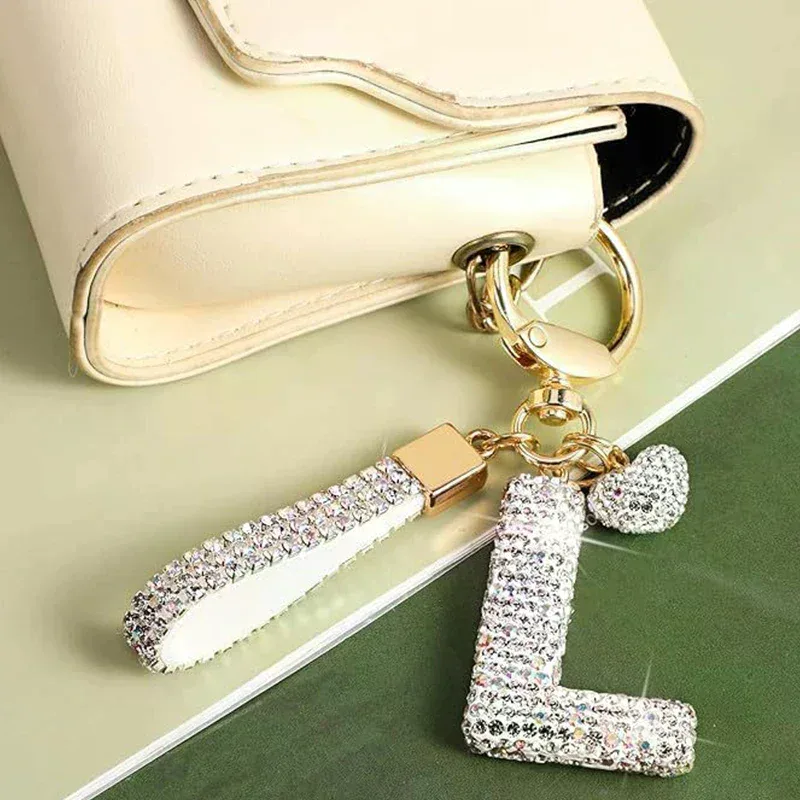 Porte-clés avec lettres blanches brillantes, Alphabet A-Z pour porte-clés de voiture/sac à dos et cadeau avec lanière ajoutée