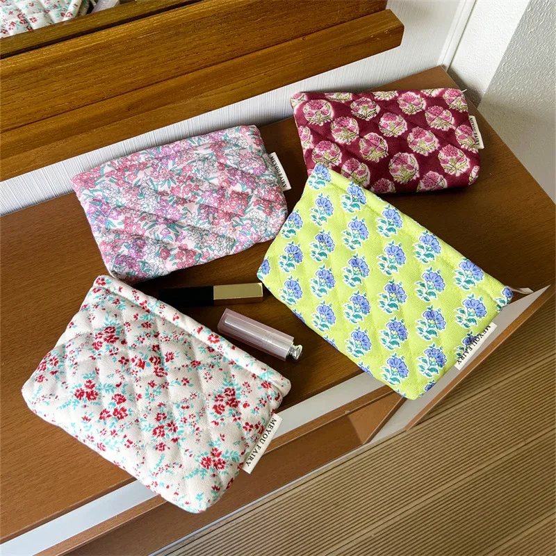 trousse de maquillage florale matelassée grande capacité, pochette de rangement de voyage, organisateur de toilette, sac à main portable, étui cosmétique doux et mignon