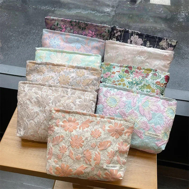 nouveau sac de maquillage vintage fleur en relief de haute qualité pour femmes, sac à cosmétiques, pochette de maquillage en toile de grande capacité, organisateur de voyage