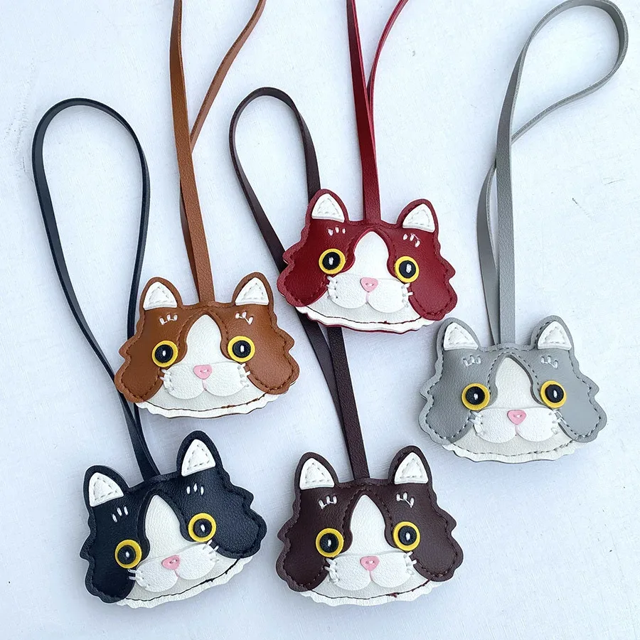 1 porte-clés en cuir pu pour chaton – design mignon avec visage de chaton et oreilles de chat tachetées, accessoire de porte-clés durable, idéal pour assortir aux sacs à dos, sacs à main et décorations de voiture pour femmes – un cadeau d'anniversaire et de saint-valentin spécialement conçu pour les amoureux des chats