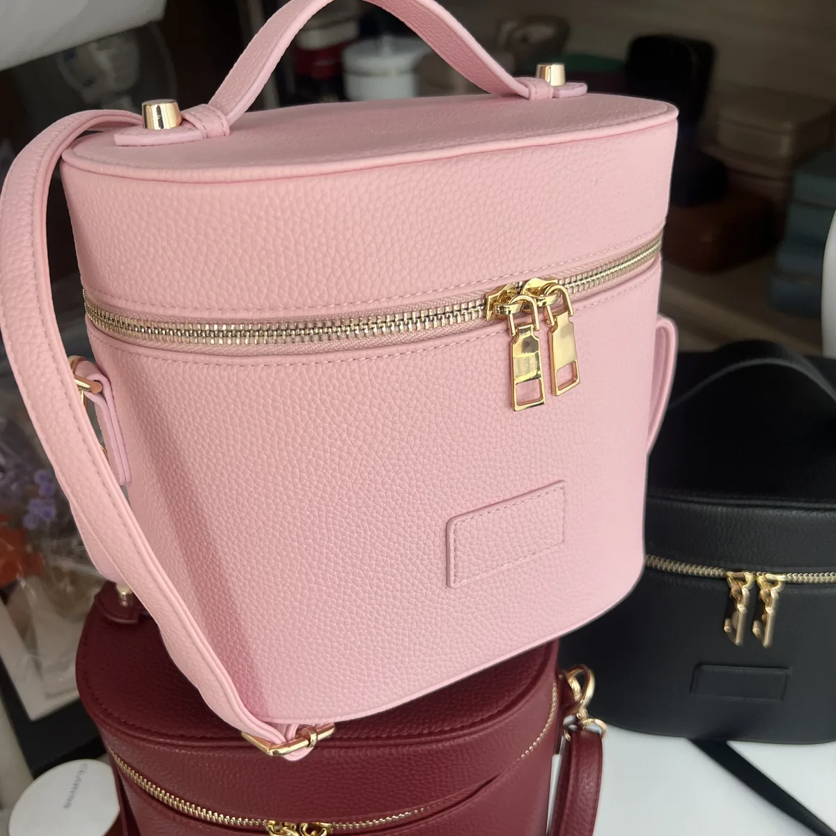 sac de voyage cosmétique portable personnalisé avec bandoulière, compartiment de rangement amovible et compartiment de lavage séparé pour femme