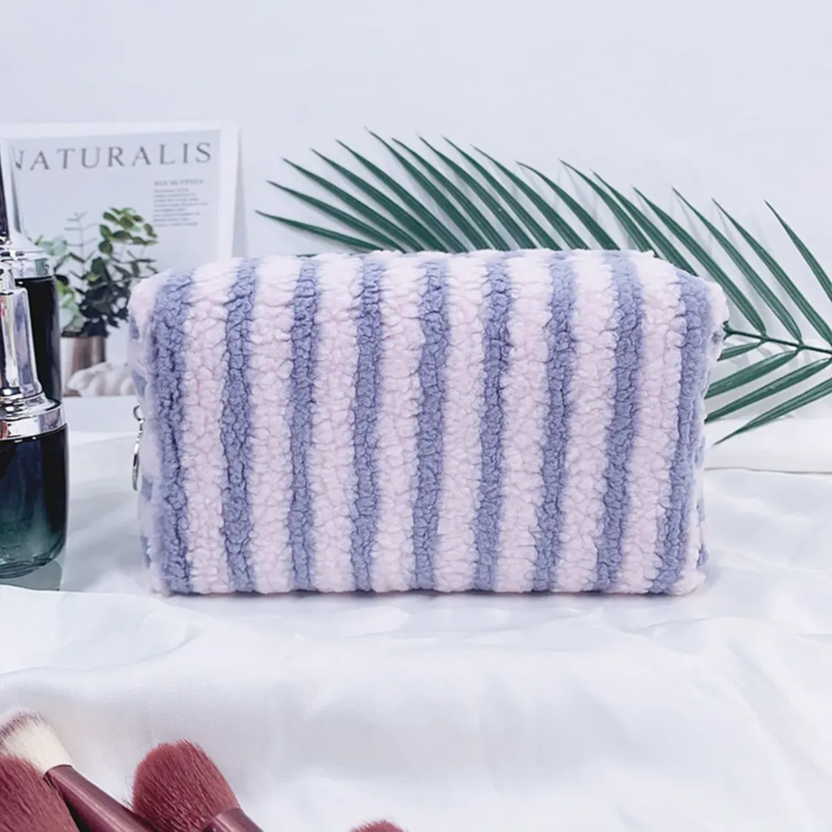 pochette de maquillage personnalisée brodée en seersucker, grande pochette cosmétique rayée matelassée, organiseur de toilette de voyage, cadeau de mariage pour demoiselle d'honneur