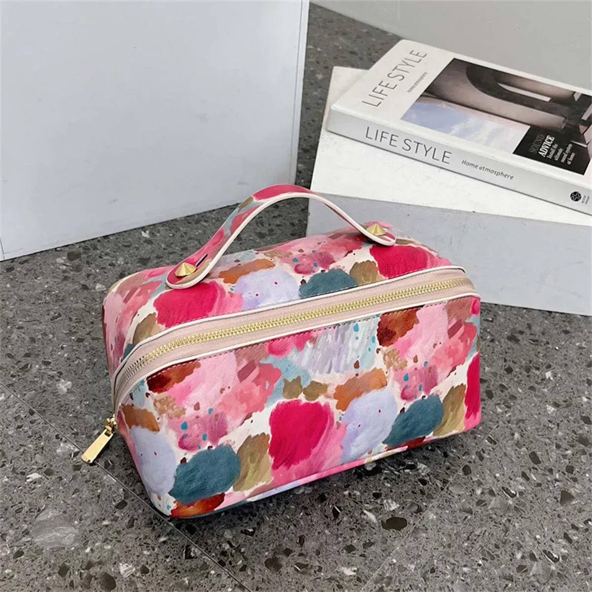 sac de maquillage en cuir pu, nouveau sac à main portable de grande capacité, haut niveau d'apparence, graffiti, sac de rangement de maquillage pratique de voyage