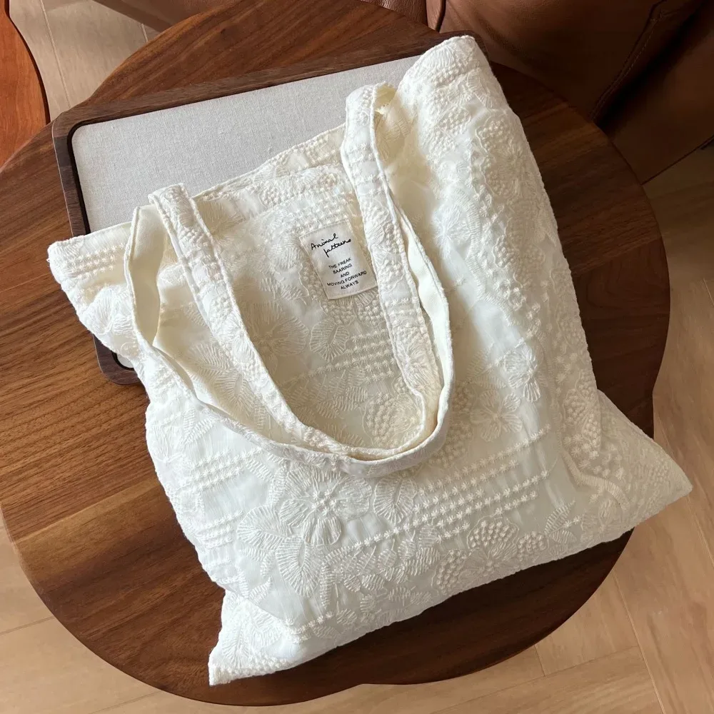 Pochette de maquillage élégante en dentelle blanche, grande capacité, organiseur de cosmétiques, sac de rangement pour rouges à lèvres, trousse de toilette de voyage, sac à main