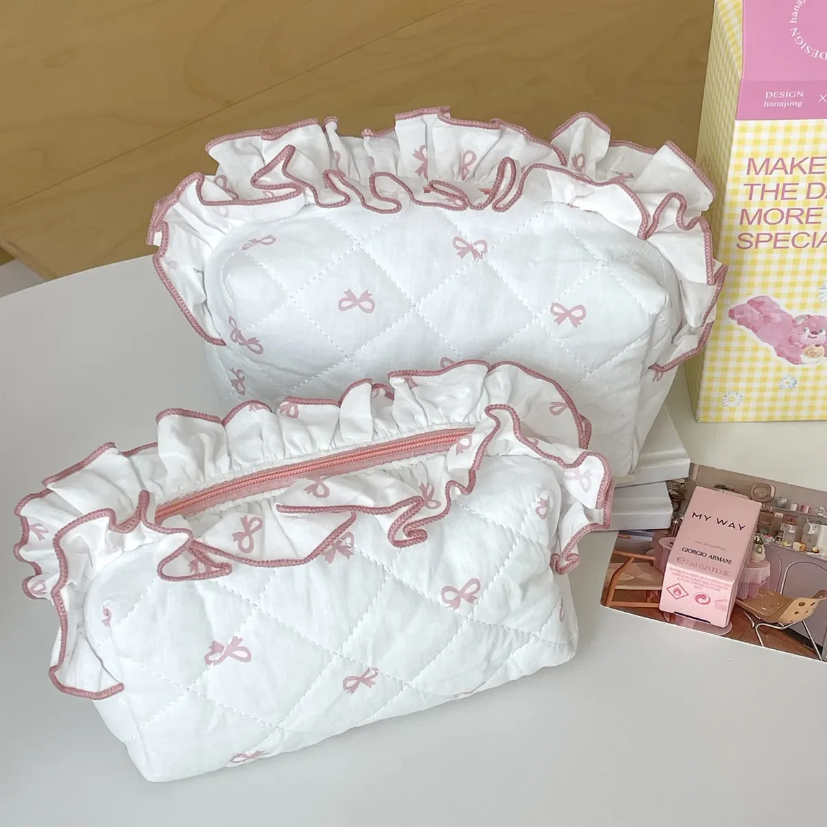 sac à cosmétiques à volants avec nministériels d pour femme, design doux, trousse de maquillage pour dames, sacs de rangement de voyage, simple, matelassé, pochette à fermeture éclair