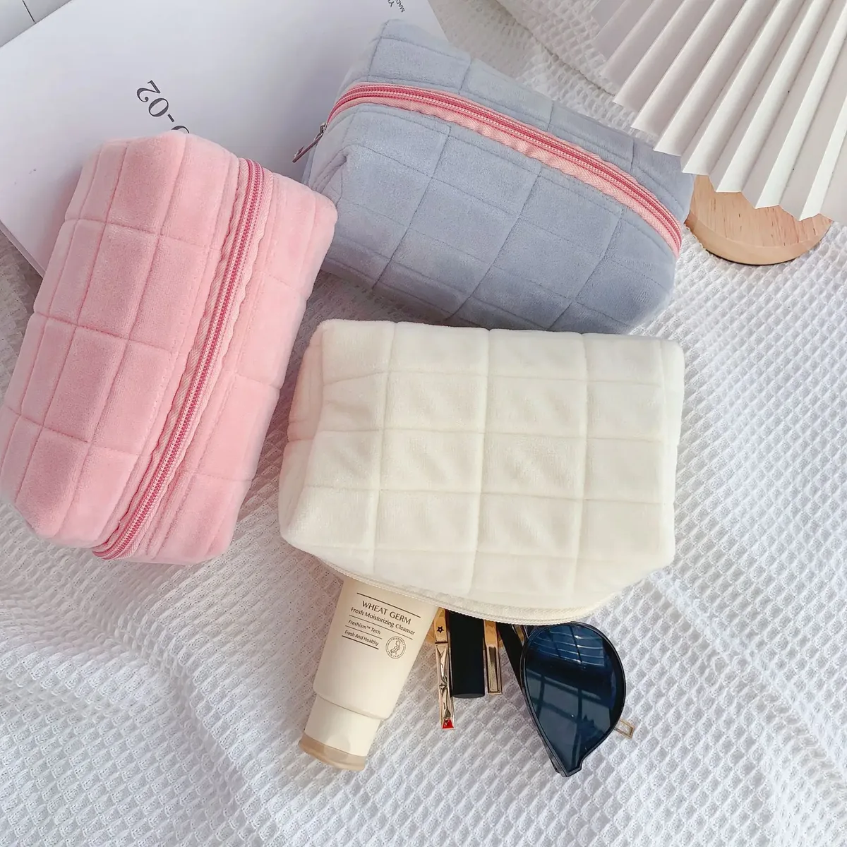 trousse de maquillage en fourrure mignonne pour femmes, grand sac à cosmétiques de couleur unie à fermeture éclair, trousse de toilette de voyage, pochette de lavage, pochette pour stylos en peluche