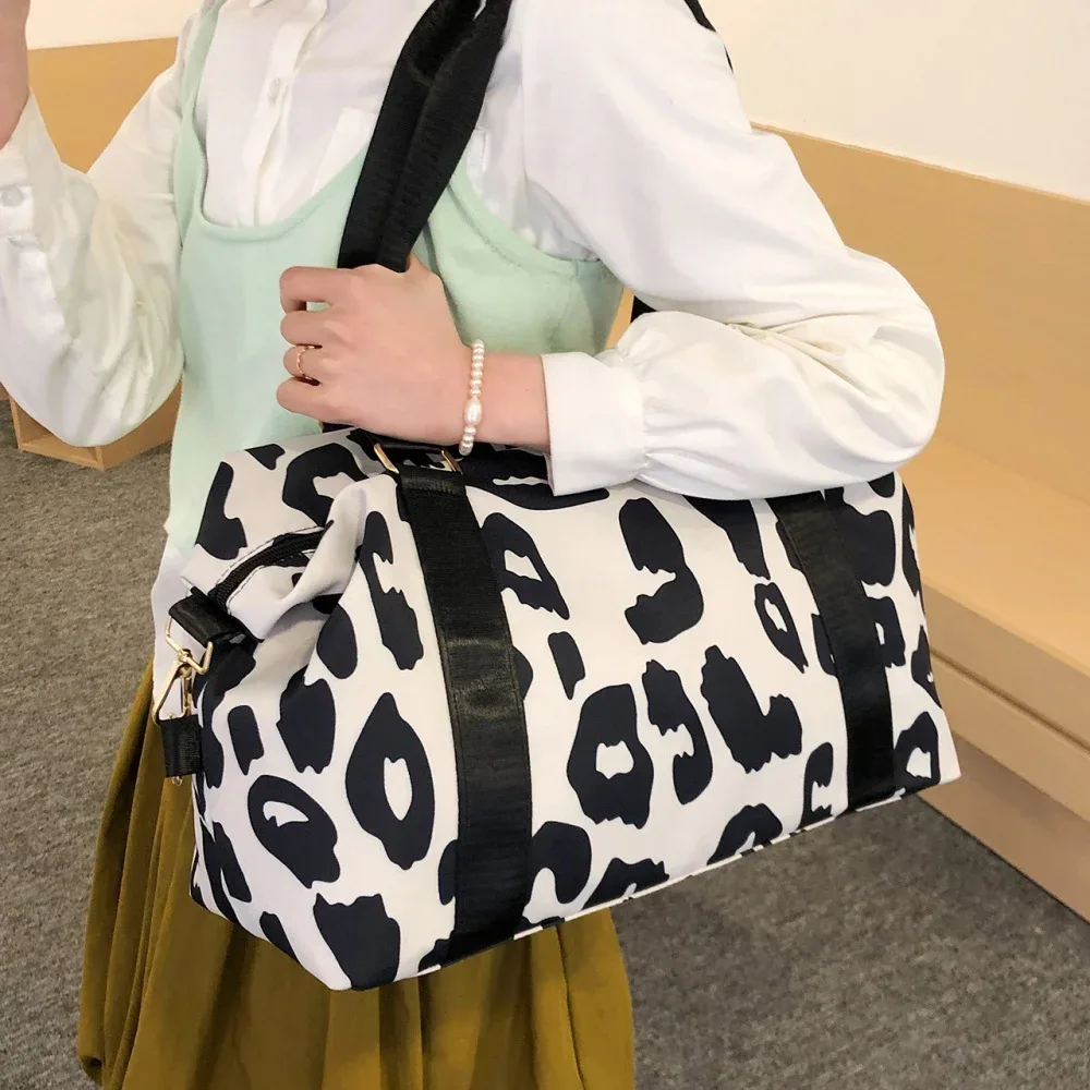 sac de voyage imprimé léopard pour femme, sac de week-end avec manche pour bagage, résistant à l'eau, sac de transport pour la nuit avec plusieurs poches