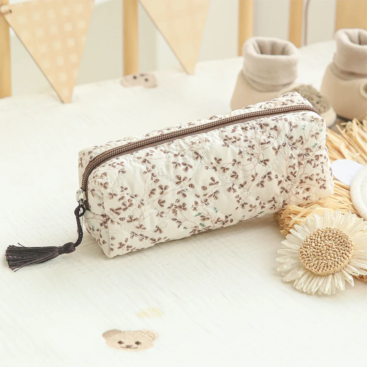 trousse de voyage matelassée florale pour femme avec fermeture éclair, grande capacité, pochette à crayons pour les voyages, le travail et le quotidien