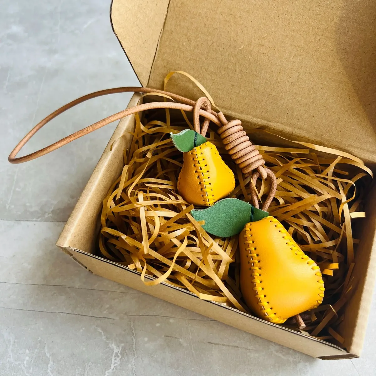 pendentifs faits à la main en cuir véritable, adaptés aux sacs à dos, jolis breloques de sac en cuir, accessoires porte-clés fruits