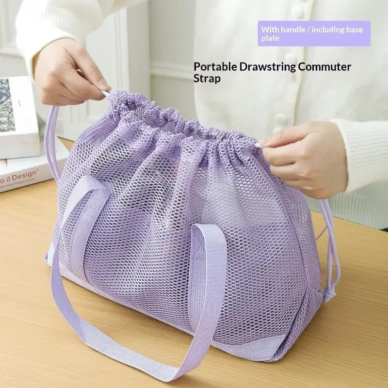 sac fourre-tout simple en maille respirante avec cordon de serrage, base robuste, poignées confortables pour femmes, idéal pour la gym, la natation, la plage et les sorties.