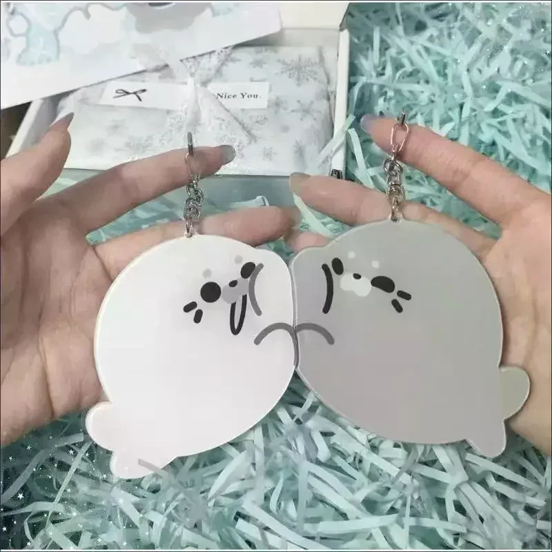 1 paire de porte-clés en acrylique motif petit phoque de dessin animé, pendentif créatif et mignon, non magnétique, pour sac à dos, cadeau pour petite amie et couple