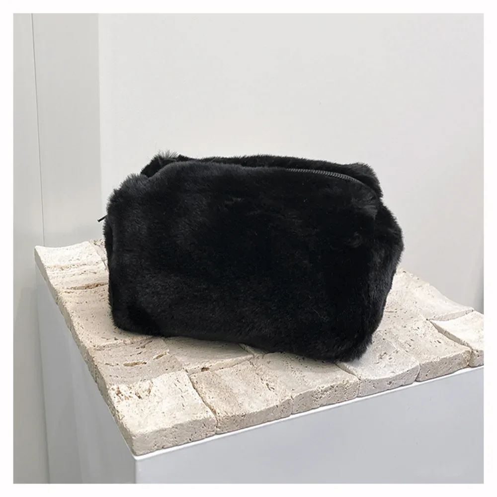 sac à maquillage en fausse fourrure moelleuse et mignonne, grande capacité, pochette cosmétique pour les voyages et l'usage quotidien