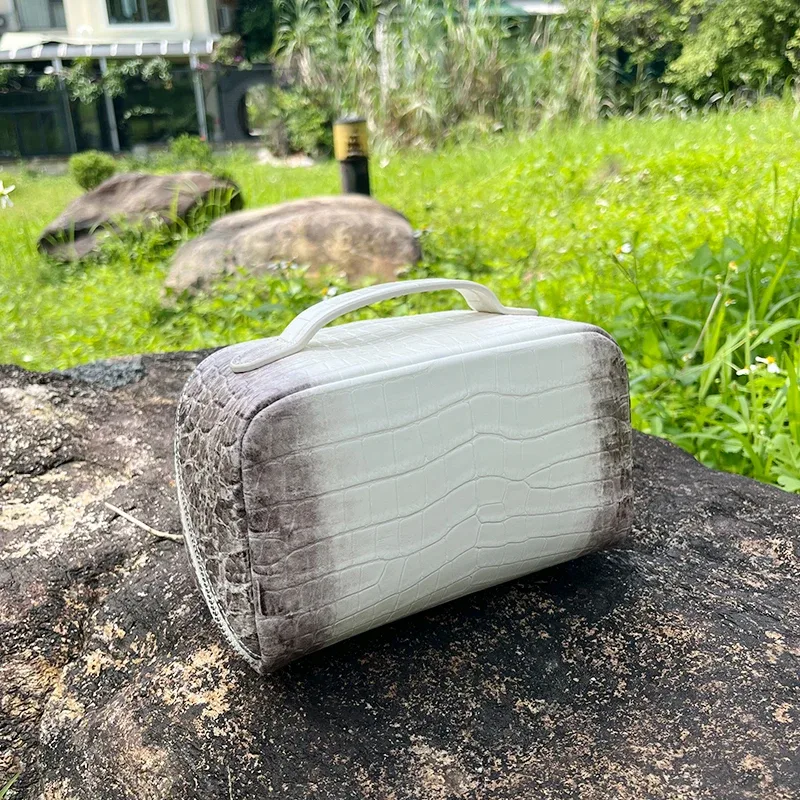 sac de maquillage en cuir véritable à motif crocodile pour femmes, nouveau sac de toilette de luxe en cuir de vache de l'himalaya, sac de rangement cosmétique de voyage