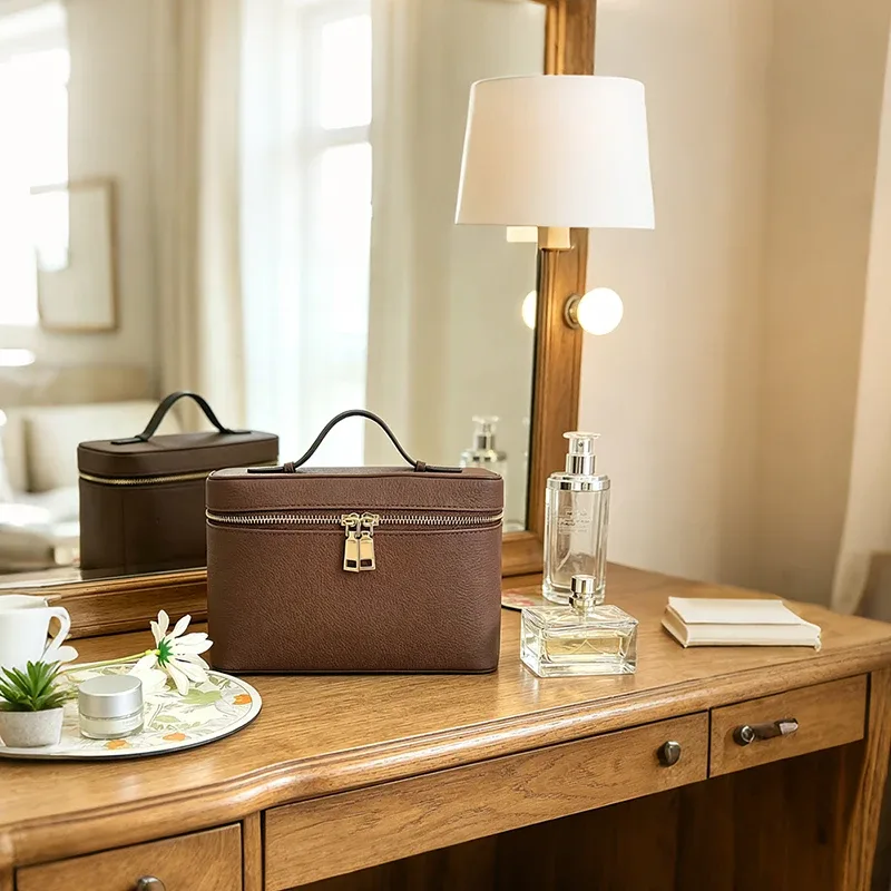 sac de voyage cosmétique portable de luxe pour femme, personnalisable avec nom, en cuir pu, grande capacité, étui à maquillage, livraison directe, sac de maquillage tendance pour femme