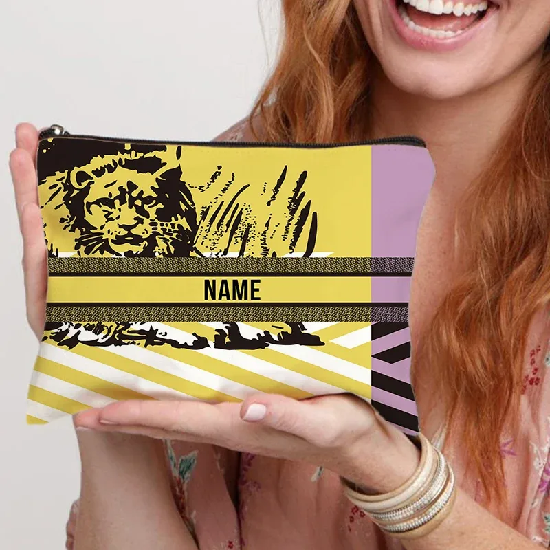 trousse de maquillage personnalisée pour femmes, cadeau pour enseignant(e) scolaire, trousse à crayons personnalisée, trousse à cosmétiques magnifique avec nom pour femme