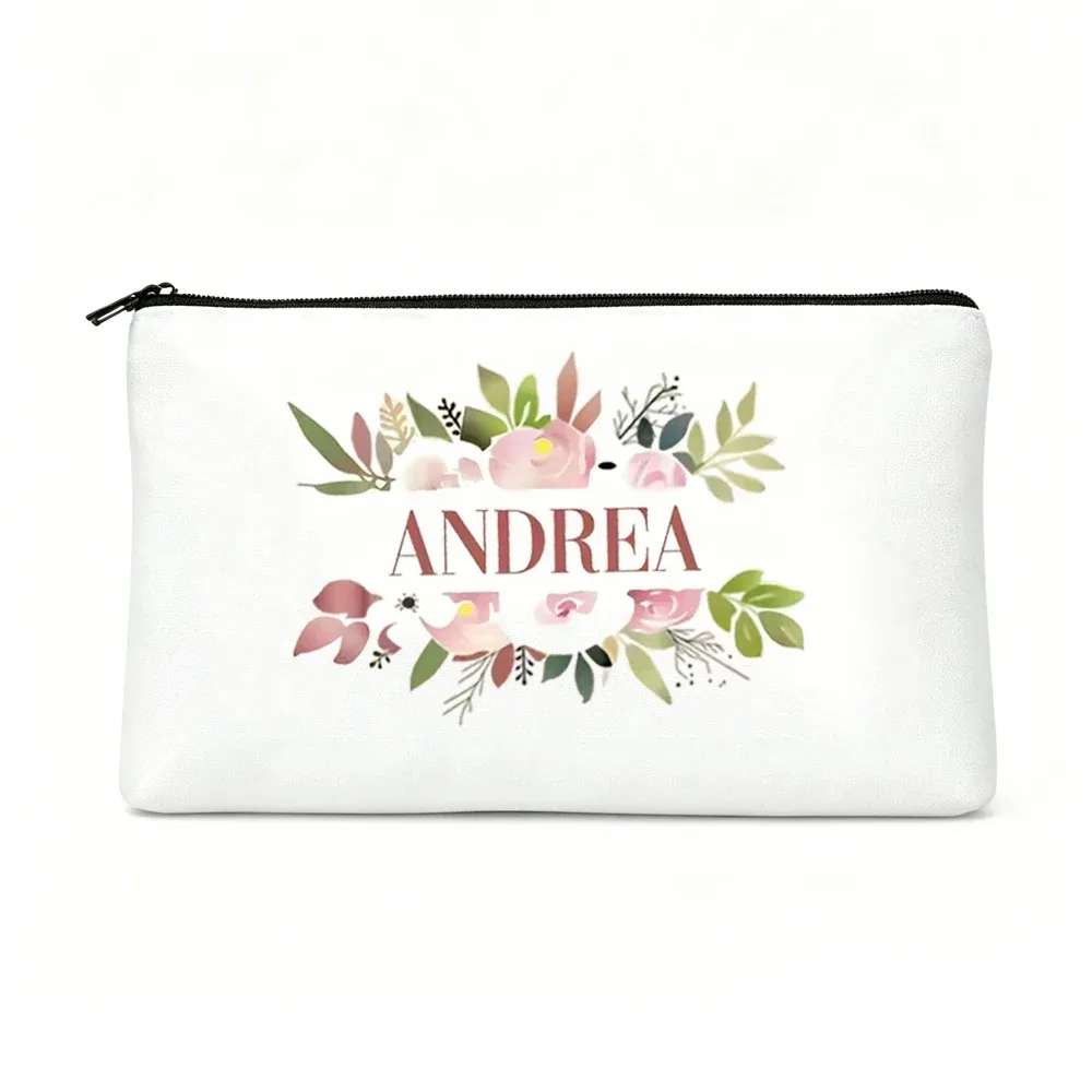 1 pièce de trousse de maquillage florale personnalisée avec impression sur mesure - trousse de rangement cosmétique en polyester avec nom personnalisé, sac de voyage unisexe avec fermeture éclair, léger et inodore, adapté aux cadeaux de enterrement de vie de jeune fille ou à un usage quotidien, trousse de maquillage de voyage personnalisée, trousse de toilette avec fermeture éclair, légère, polyvalente, grande capacité, cadeau idéal pour la famille et les amis
