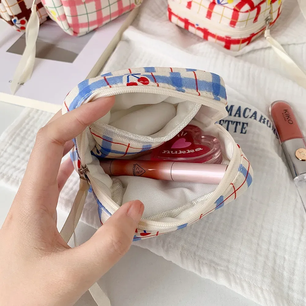 grande trousse de toilette à carreaux de style coréen, sac de rangement portable mini pour serviettes hygiéniques à petites cerises, sac de rangement pour casque bluetooth