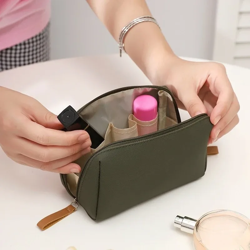 Pochette de maquillage en cuir de couleur unie pour femme, pochette cosmétique à fermeture éclair pour fille, sac de rangement portable pour rouge à lèvres, trousse de toilette, organiseur
