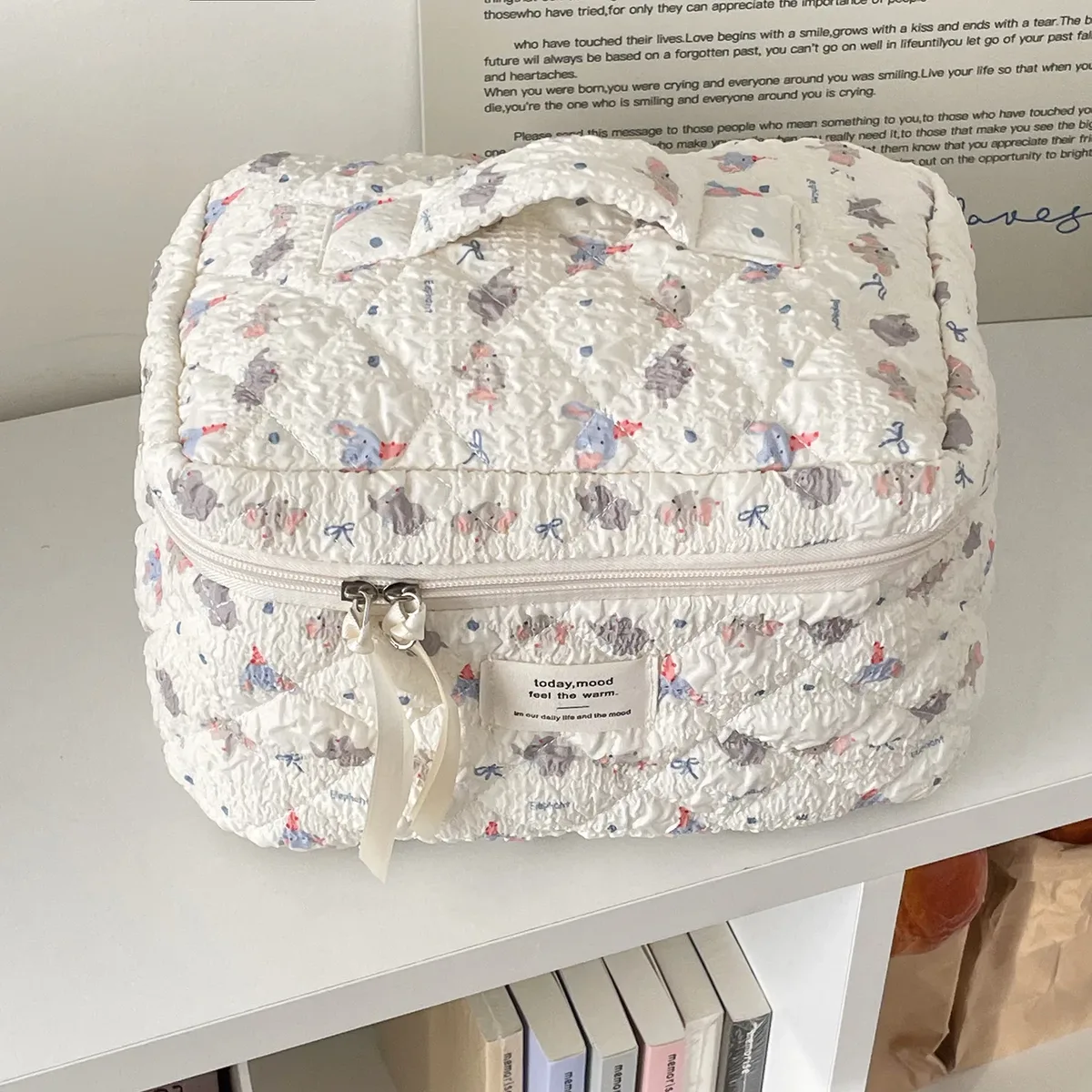 sacs à cosmétiques de voyage portables pour femmes, trousse de maquillage, sac à main d'embrayage, sac de rangement de toilette matelassé, grande capacité, ours de dessin animé