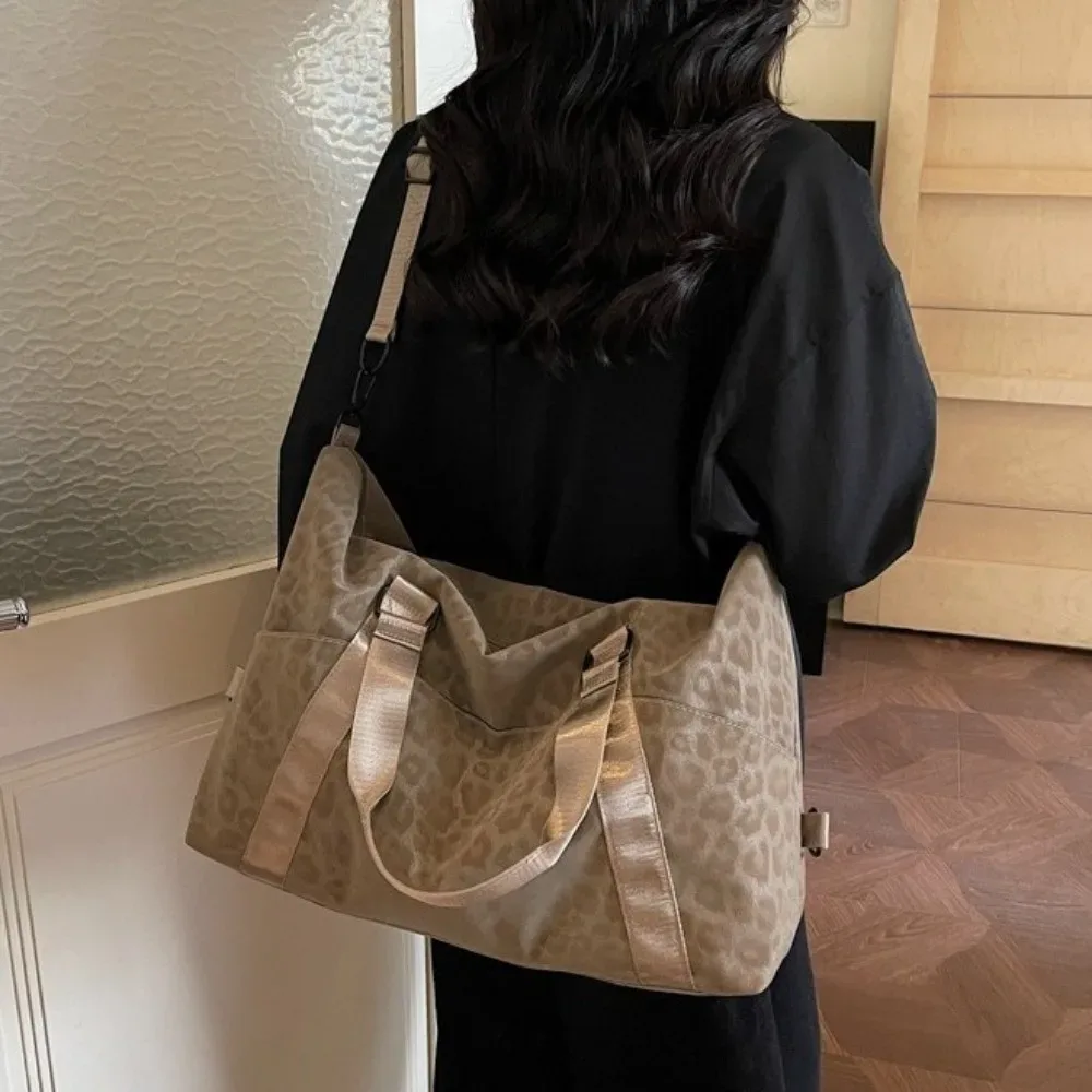 sac de voyage à imprimé léopard, sac de voyage imperméable avec sangle réglable, grande capacité, sac à main léger et multifonctionnel
