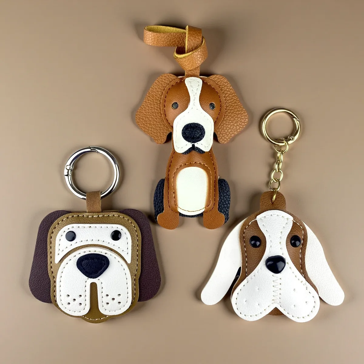 Porte-clés classique en cuir pour chiot Beagle – Adorable ornement pour sacs à main, sacs à dos, pendentif pour chien, cadeau pour les amoureux des chiens