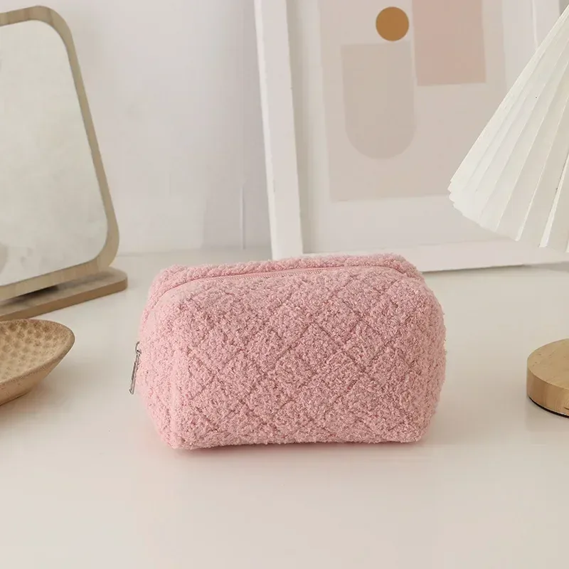 trousse de maquillage en peluche pour femme, trousse de voyage douce, trousse de maquillage mignonne pour femme, document solide, accessoires de la présidence, 1 pc