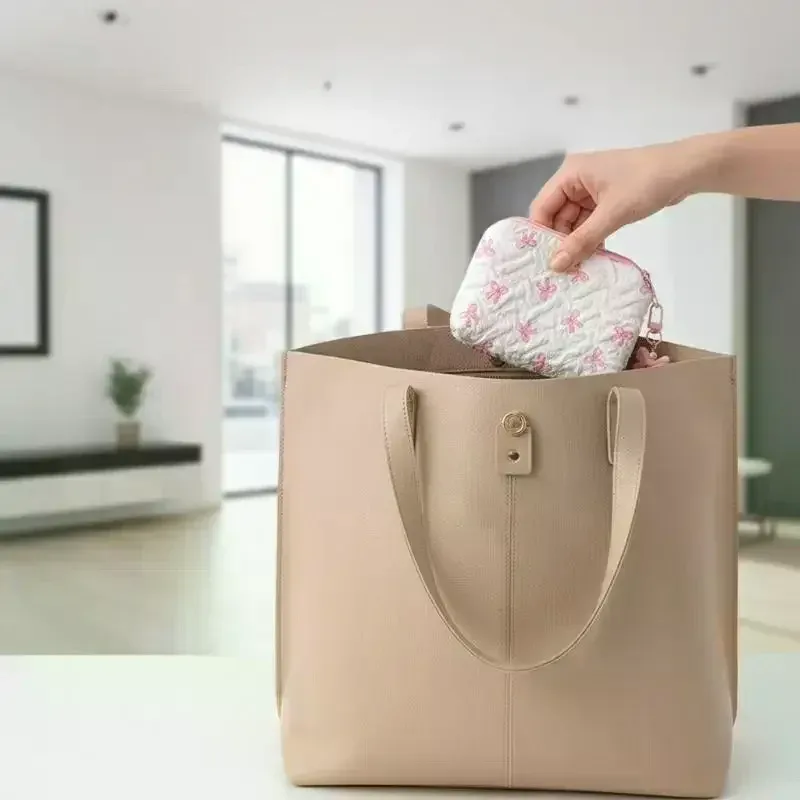 Pochette à maquillage pour femmes, décoration nœud, sac cosmétique en tissu spacieux, solution de rangement multifonctionnelle pour les voyages et le bureau