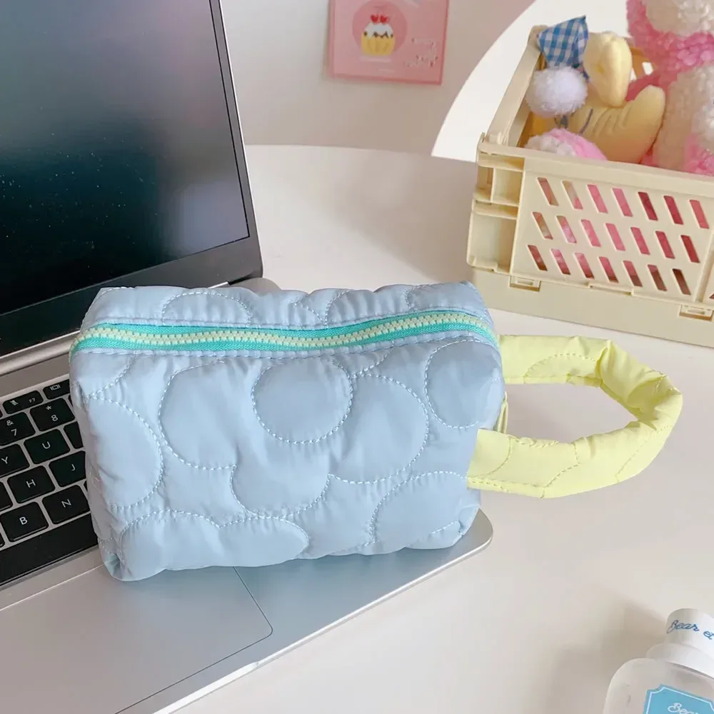 ins – sacs à cosmétiques coréens matelassés à fleurs pour femmes, sac de rangement de maquillage en coton de grande capacité, trousse de beauté pour filles, nouvelle collection 2025