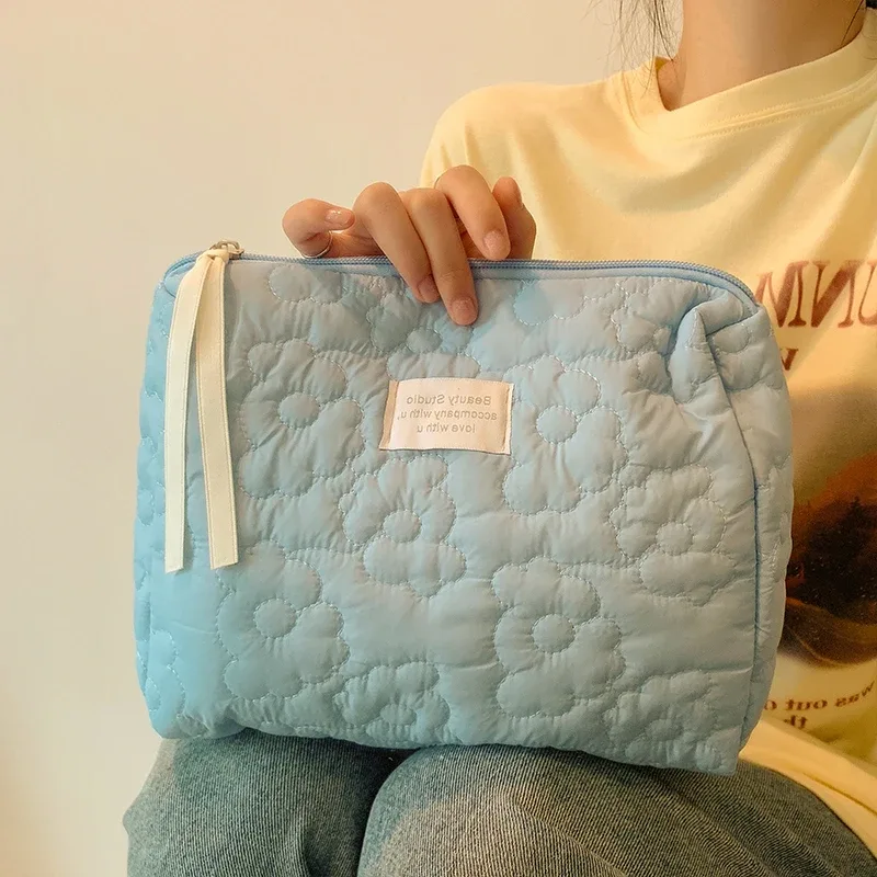 trousse de maquillage à motif de fleurs pour femmes, trousse de toilette, trousse à fermeture éclair, trousse à cosmétiques, trousse de voyage pour poudres lavantes, trousse de maquillage pour femmes, 2024