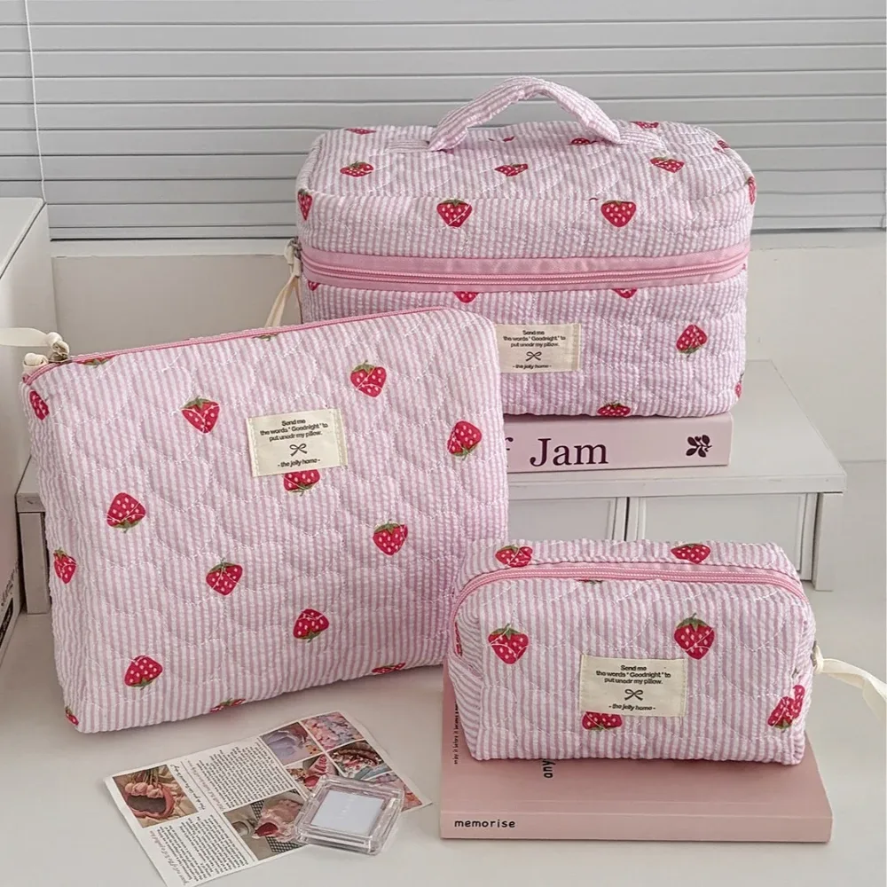 sac à cosmétiques matelassé rose fraise pour femmes, organisateur de voyage portable, pochette de rangement de maquillage de toilette, sac à main pour dames, sac à fermeture éclair