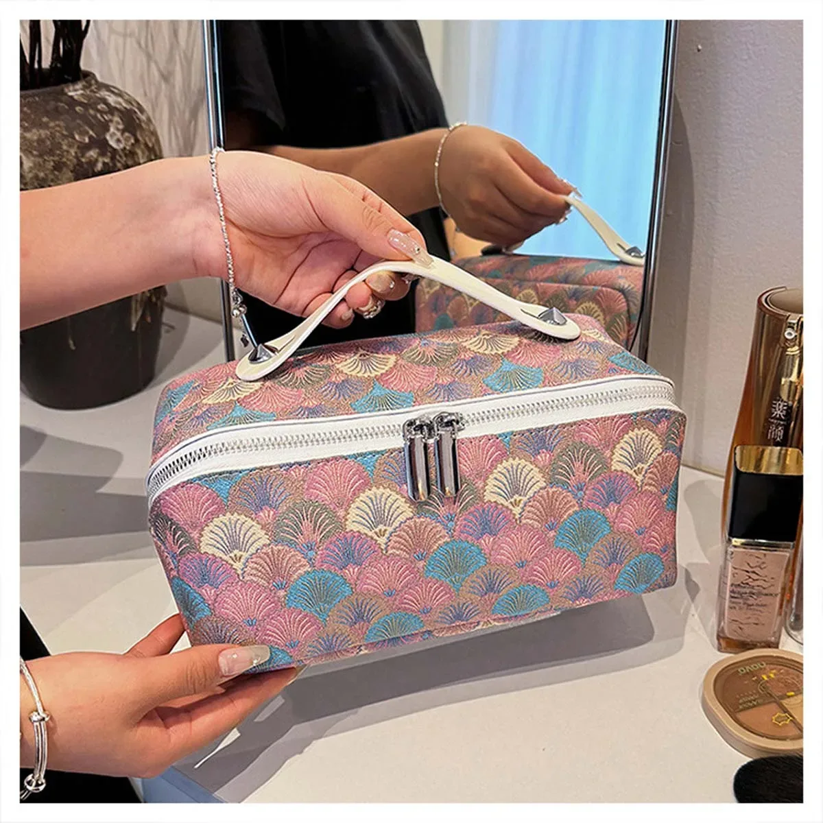 Nouveau sac de maquillage femme portable en cuir grande capacité portable voyage cosmétiques zone sac de rangement trousse de toilette logo personnalisation