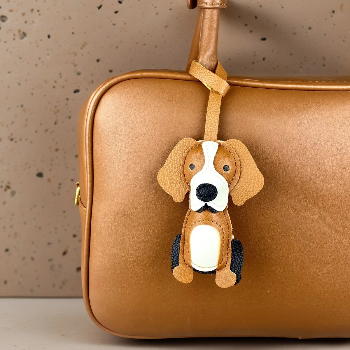 porte-clés classique en cuir pour chiot beagle – adorable ornement pour sacs à main, sacs à dos, pendentif pour chien, cadeau pour les amoureux des chiens