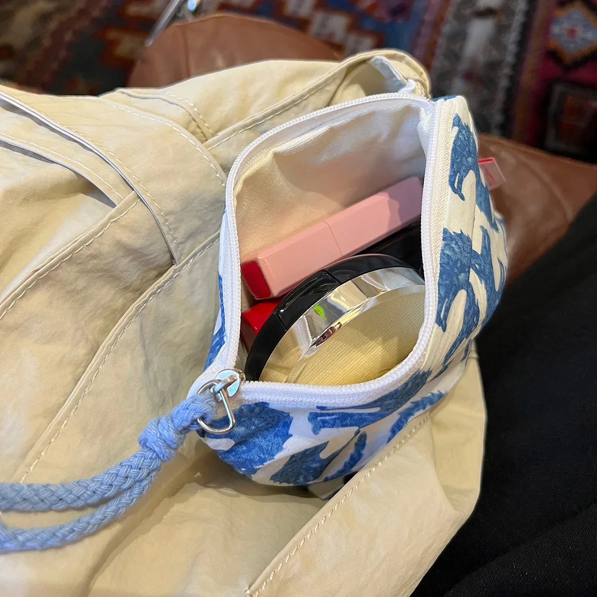 sac de maquillage graphique chat bleu, deux tons avec fermeture éclair, sac de maquillage imprimé de dessin animé, petit mini sac de rangement pour cosmétiques