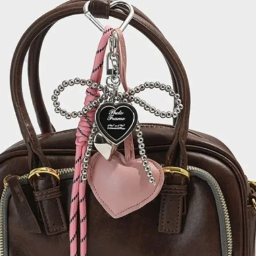 porte-clés créatif en cuir brillant avec nœud perlé, longue pampille, cœur d'amour, pendentif pour sac à dos, breloque de sac faite à la main, décoration pour sac à main quotidienne