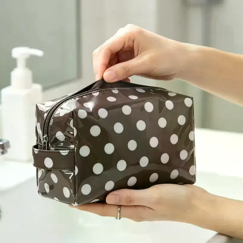 Trousse de Maquillage Rose Rayée Élégante : Grande Capacité, Organisateur Portable pour Cosmétiques et Articles de Toilette (Rouges à Lèvres) - Sac de Voyage, Cadeau Idéal pour Filles