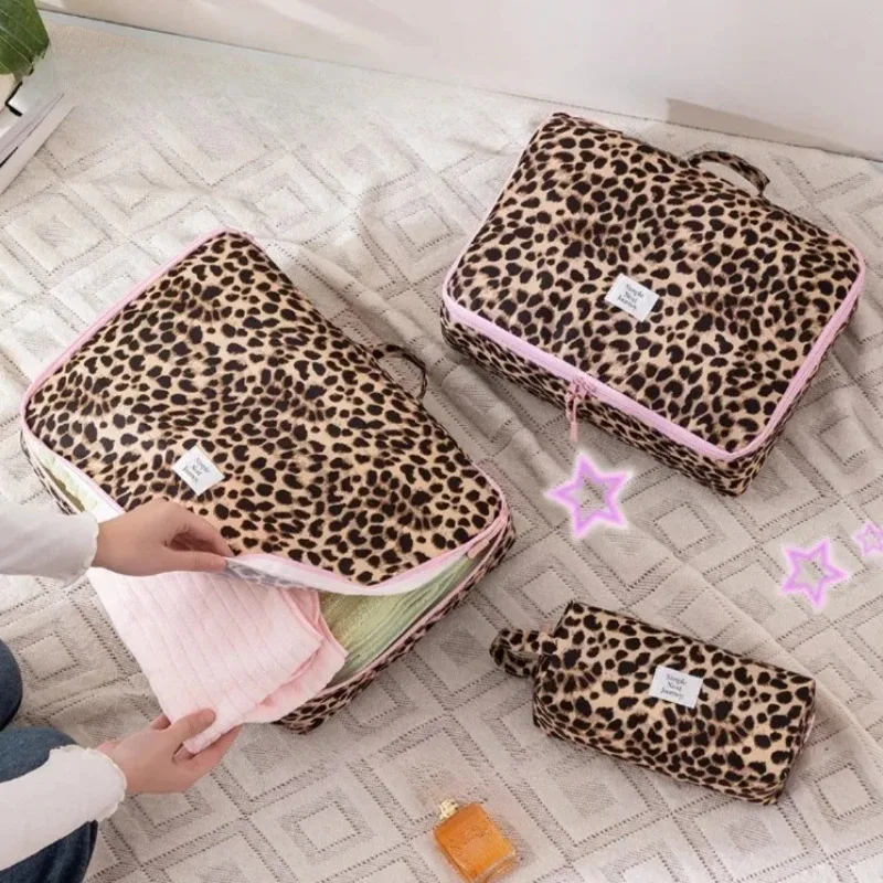 trousse de maquillage de voyage imprimé léopard, étui cosmétique étanche, pochette de toilette essentielle en tissu pour femmes en voyage d'affaires