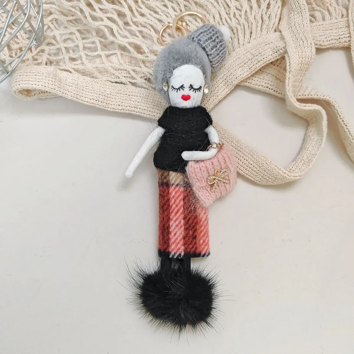sac bandoulière tendance pour fille avec pendentif, porte-clés de voiture mignon à l'effigie d'un personnage de dessin animé, accessoire de porte-clés