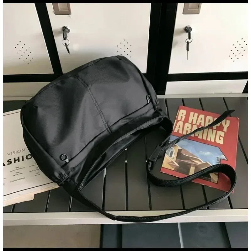 fourre-tout de grande capacité pour loisirs, sac en tissu nylon simple et étanche, sac à bandoulière unisexe, sac de sport léger, sac de boulettes