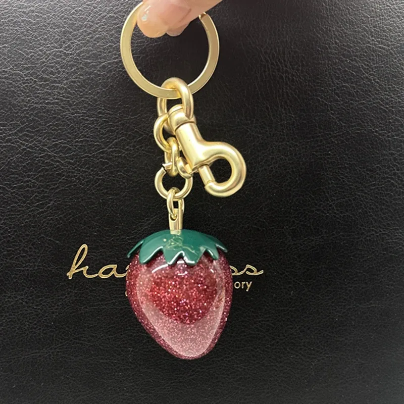 pendentif fraise en cristal rouge, décoration pour sac à main d'entraîneur, sac à bandoulière, porte-clés exquis, pièce de fixation, breloques de sac