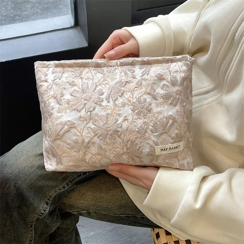 nouveau sac de maquillage vintage fleur en relief de haute qualité pour femmes, sac à cosmétiques, pochette de maquillage en toile de grande capacité, organisateur de voyage
