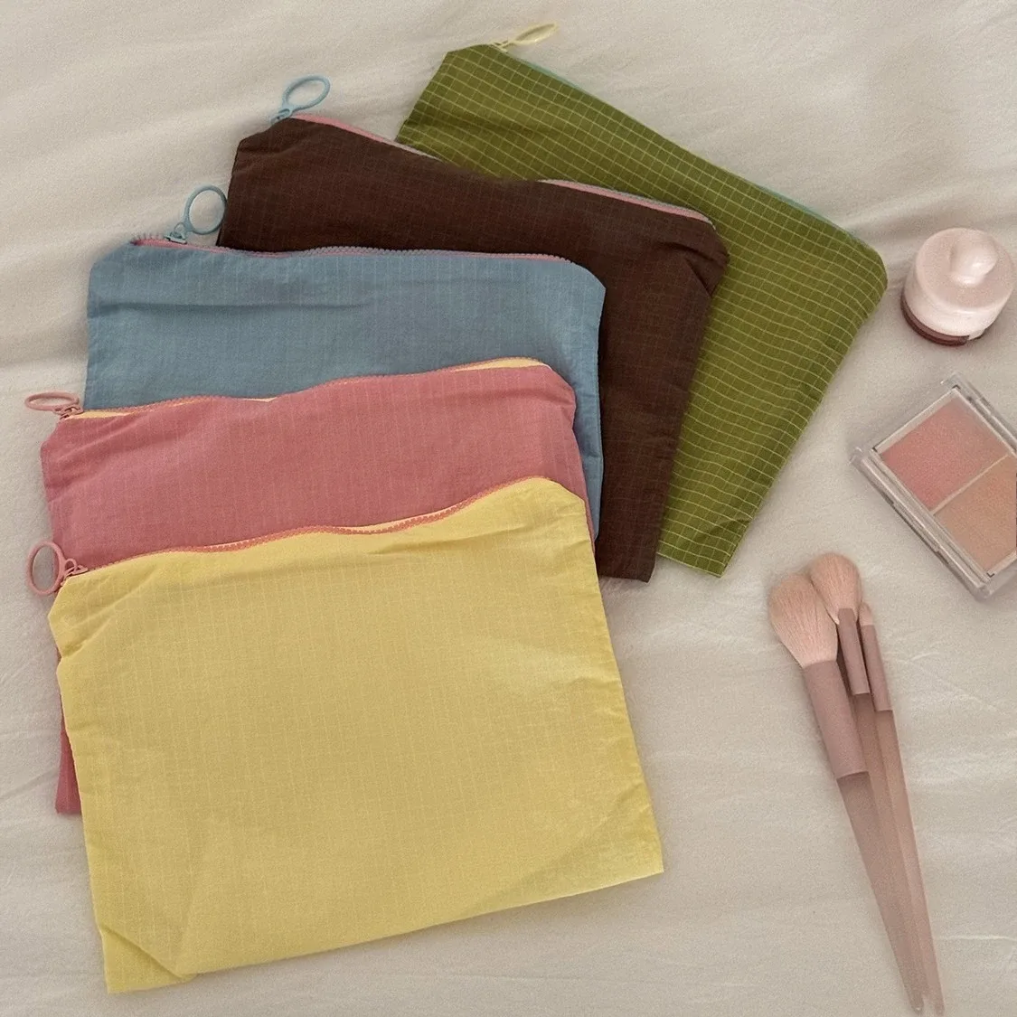 nouvelle trousse de maquillage à carreaux pour femme, grande capacité, en nylon, avec fermeture éclair, pochette de voyage, organisateur cosmétique, sacs de rangement zippés