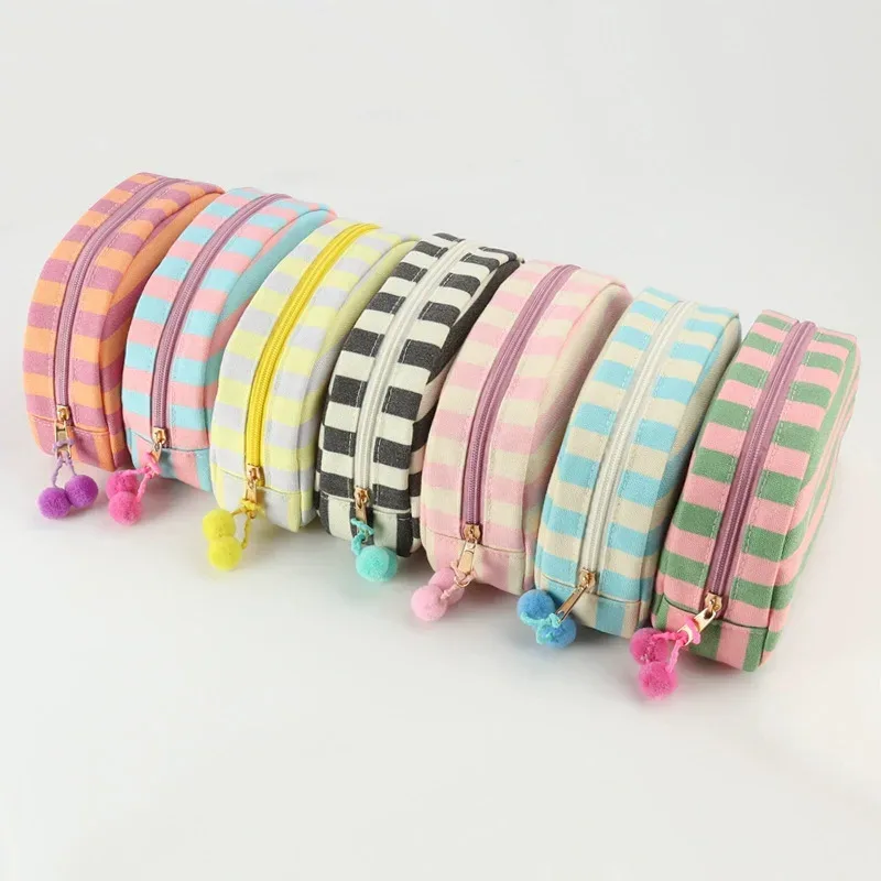 trousse de maquillage en toile rayée avec pom pom, organisateur cosmétique de conception de coquille, pochette de toilette de voyage de grande capacité