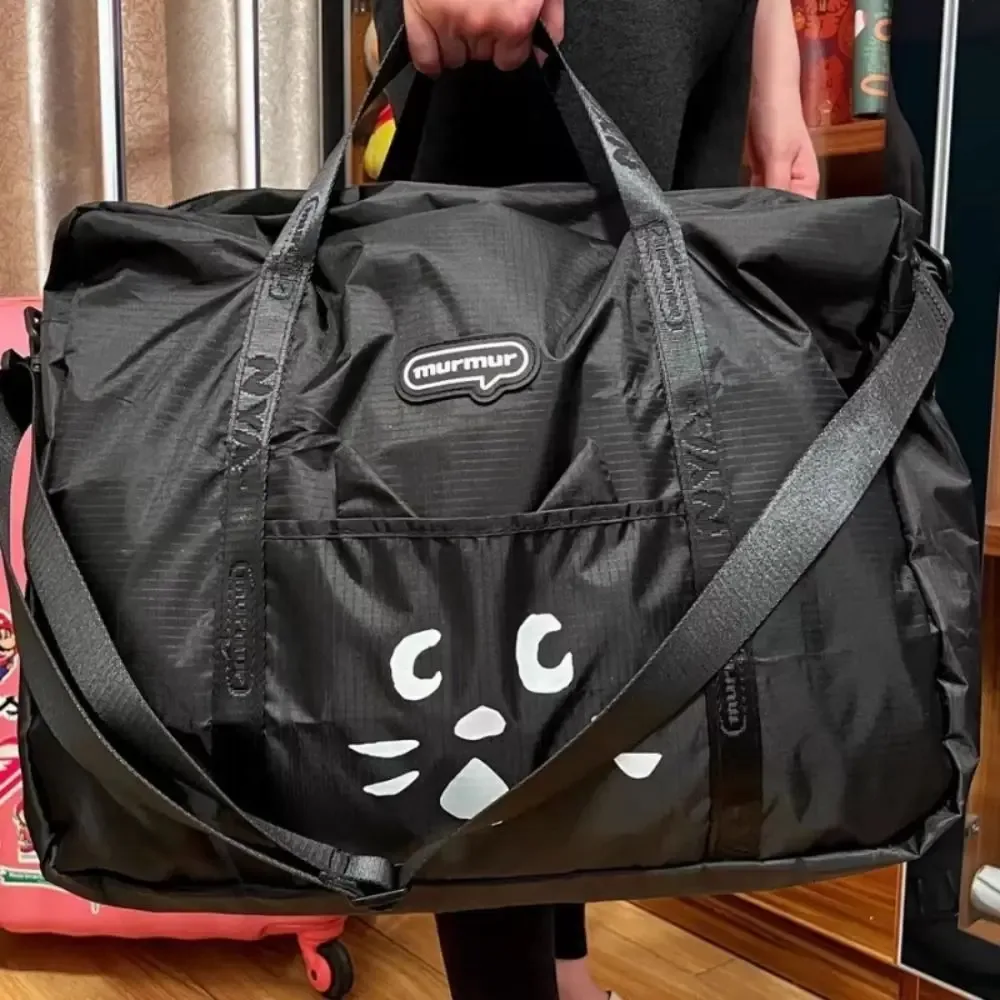 sac à bandoulière en nylon motif chat de dessin animé, sac de voyage portable avec séparation humide/sèche, sac de voyage durable en nylon.