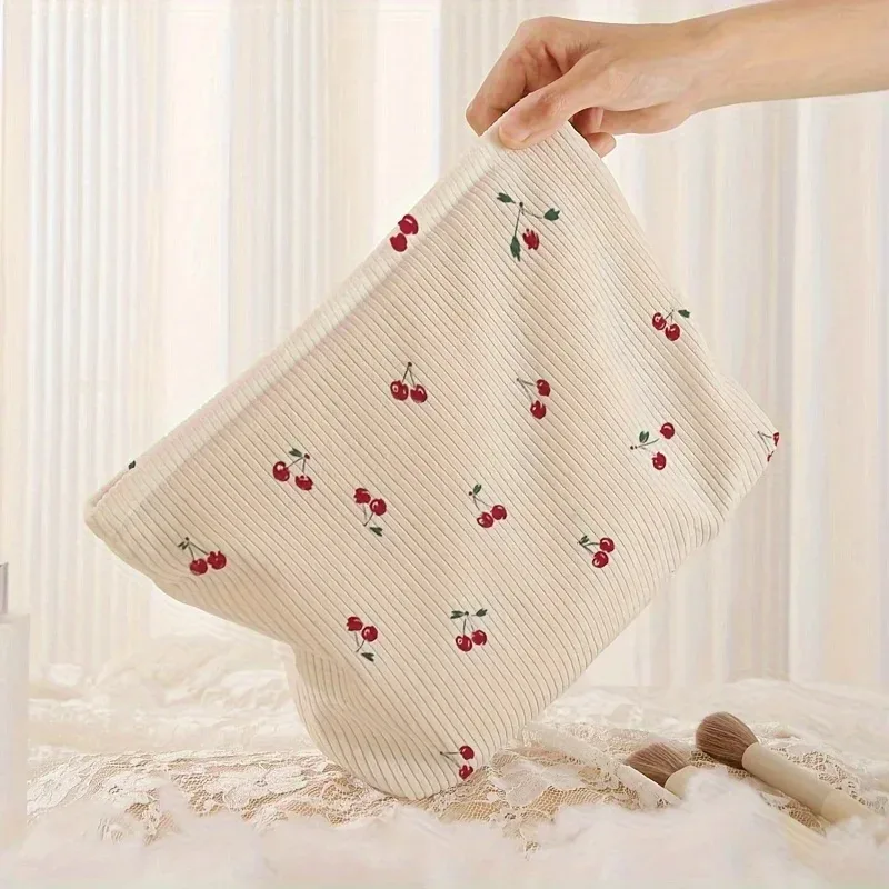 trousse de maquillage en velours côtelé imprimé cerises, boîte de rangement légère à fermeture éclair, sac multifonctionnel avec doublure