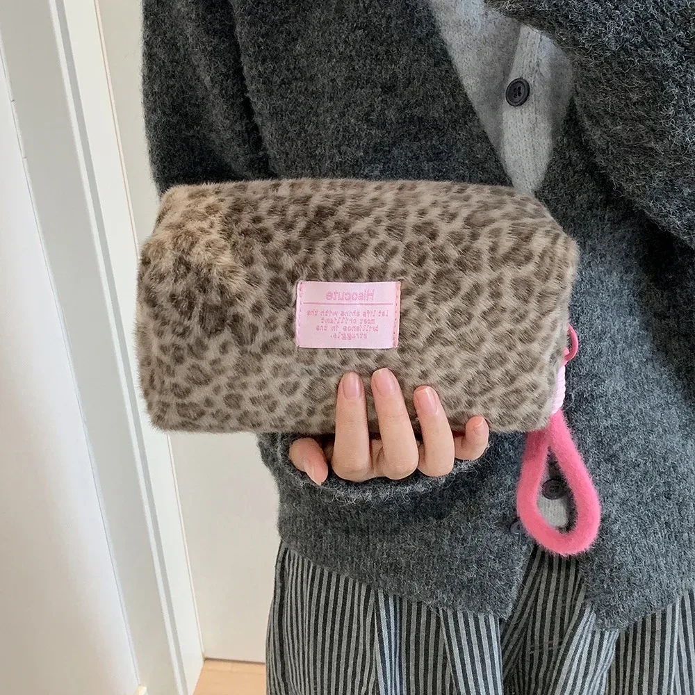 sac de maquillage d'écolière imprimé léopard de couleur rose en peluche, grand fourre-tout cosmétique pour femmes, mignon, portable, organisateur de transport à main de voyage