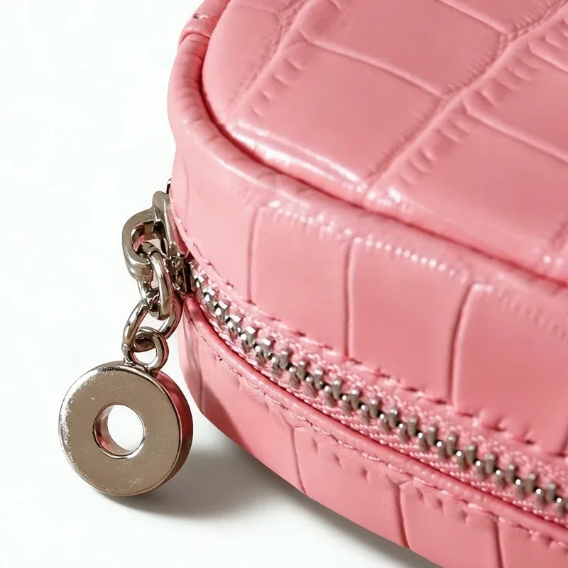 pochette de maquillage mini personnalisable avec initiales en cuir de vachette motif crocodile pour femmes, sacs à main de luxe de créateur, nouveauté 2026, organisateur de voyage