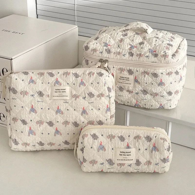 sacs à cosmétiques de voyage portables pour femmes, trousse de maquillage, sac à main d'embrayage, sac de rangement de toilette matelassé, grande capacité, ours de dessin animé