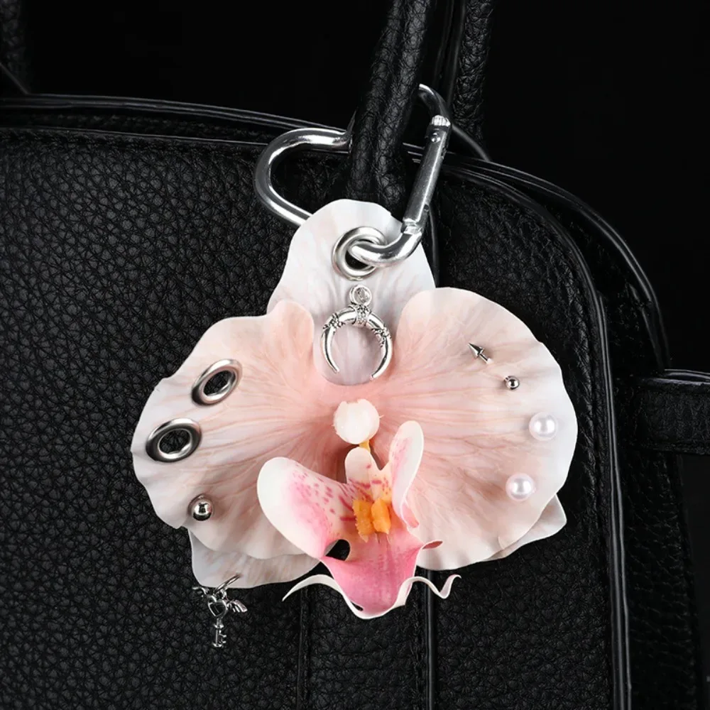 porte-clés créatif en forme de fleur d'orchidée et de lys, décoration de sac à dos, cadeaux, pendentif de sac floral, porte-clés d'orchidée papillon coloré